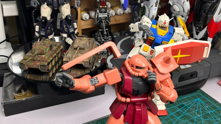 Zaku GK+ fully internal Tiger, now the outer armor is removed and a new pit is opened! Come to the l