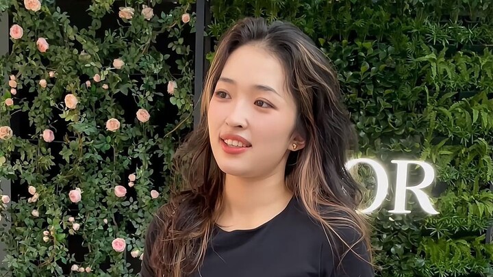 Cô gái hay cười