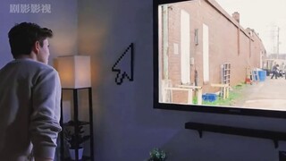 ชายหนุ่มโกรธจัดขว้างจอยไปที่โทรทัศน์ แต่ไม่คาดคิดว่าจะพลาดไปโดนตัวละครในเกมที่อยู่ด้านในเข้า