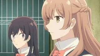 就差把问号点在她头上了！！！