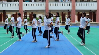 [Kpop|Flash Mob] Siswa sekolah menengah muda menari mengikuti "Dunia" Seventeen!!!