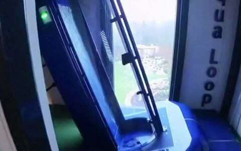 Dare you slide down this ring-shaped water slide? 👀😎