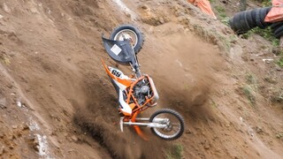 大型摔车比赛，场面堪称暴力美学！