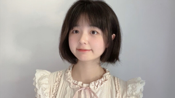 "Lazy Girl" – A Blurry City, a Blurry Night View