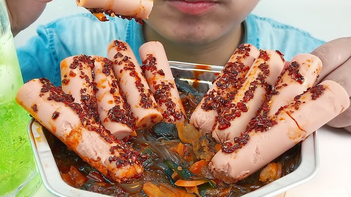 Tasting Super Spicy Chongqing Hot Pot: The Self-Heating Hot Pot! Served with麻辣 (mala) flavored hot d