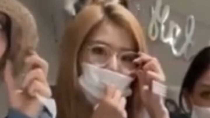 Thiết bị phong ấn nhan sắc khẩu trang