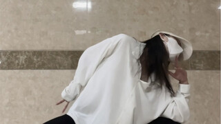 Đây có lẽ là điệu nhảy ngượng ngùng nhất của nhóm nhạc nam Kpop