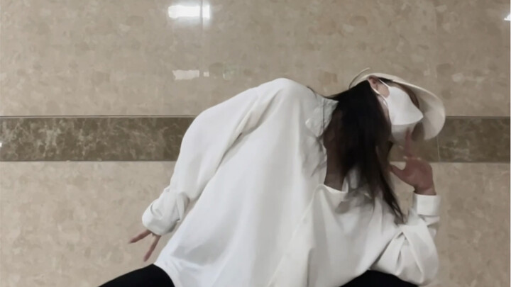 นี่คงเป็นการเต้นของบอยกรุ๊ปที่น่าอึดอัดที่สุดในวงการ K-Pop