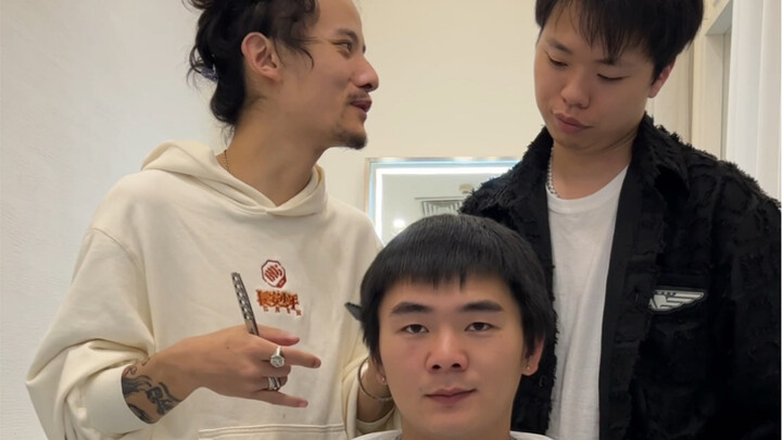 My bro helped me change my head.