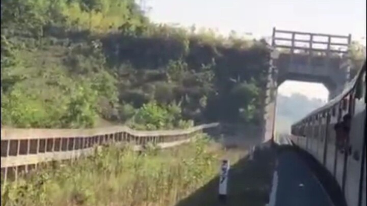 🚆 This Train Journey Looks Like a Dream! 🌿🏔️ #Viral #Travel #Nature#kiammollah