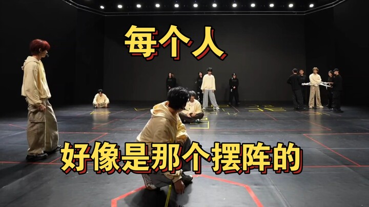 Trong buổi biểu diễn có màn bay phối hợp của drone, nên lúc tập luyện phải dùng người thực hiện động