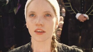 63：在被送上断头台之前，她用一块垫头木练习如何摆放身体