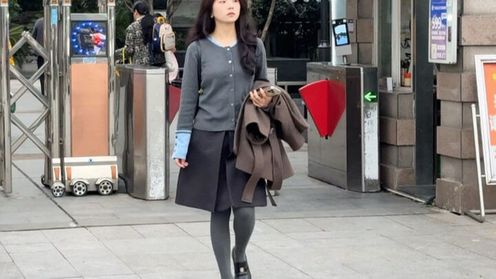 عندما تعتقد أن إطلالتك أنيقة وتخرج (من منظور المارة)