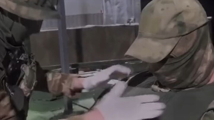 【المدرب | الملثم】“أنت لمستها بالفعل، حان دوري الآن!”