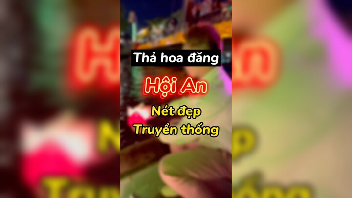 Thả hoa đăng ở Hội An