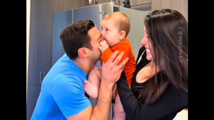 พ่อแม่ทำต่อหน้าลูกน้อย👩‍❤️‍💋‍👨