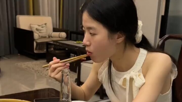 "Nếu bạn ghi nhớ cẩn thận, cô ấy sẽ không nghĩ bạn có ẩn ý gì đâu."