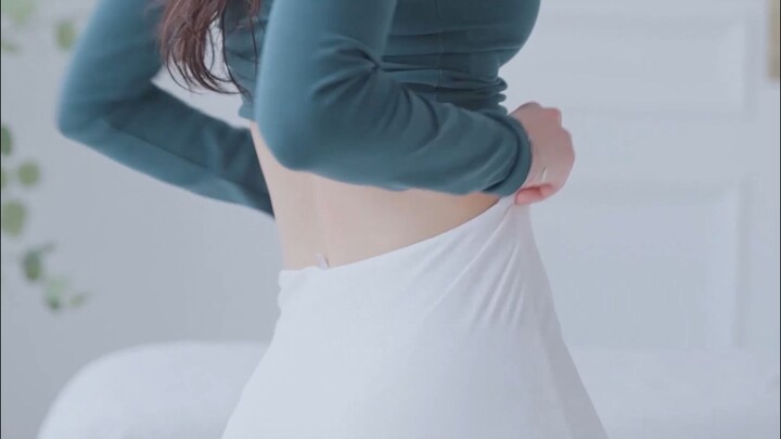 ลุคแซ่บสุดเป๊ะกับกระโปรงรัดรูปของพี่สาว ChoiApple