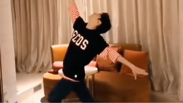 Luo Yunxi Dancing before going to sleep 😆