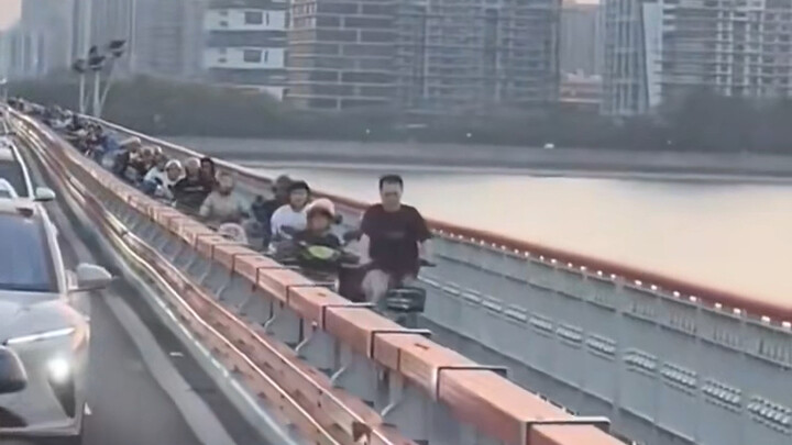 เหงื่อไหลท่วมตัวเลยนะน้องชาย