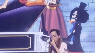 Namie Amuro performs the theme song "Hope" of "One Piece"