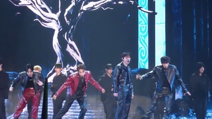 【EXO】Menangis Terisak di Awal Pertunjukan! Panggung MAMA (Konser Tur Keenam – Jakarta) 260410