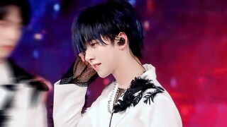 【He Junlin】Idol Tiongkok membawakan lagu Criminal. Mari kita lihat penampilan panggung sang adik yan
