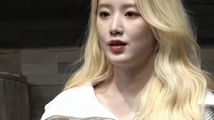 Mari rasakan secara langsung betapa putihnya Shuhua! "Ye Shuhua" putih hingga bercahaya, " (G)I-DLE"