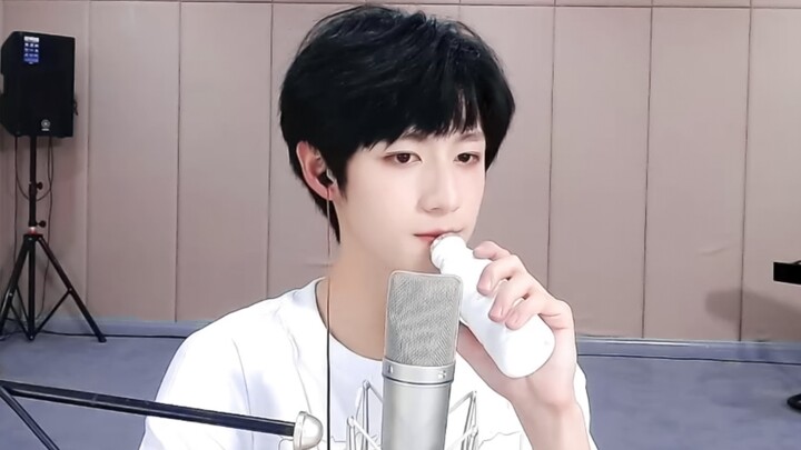 DNA动了！准高中生爱豆直播翻跳love shot，宽肩长腿赏心悦目【朱志鑫｜TF家族三代】