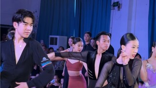 Tiết mục múa mở màn cho Trại hè Khoa Múa Tiêu chuẩn Quốc gia của Nhạc viện Bắc Kinh! Mang đến cho bạ