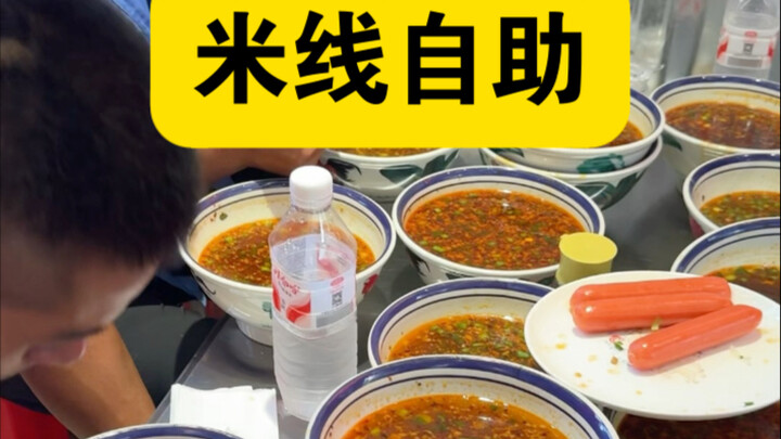 Đưa công nhân xây dựng đi ăn buffet mì gạo!