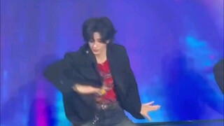 ฝึกเงียบๆ แค่นี้ก็ทำให้ทุกคนทึ่งแล้ว ฉันคุกเข่าลงให้หลี่ คานหรง ฉันเฝ้าดูและเฝ้าดูต่อไป