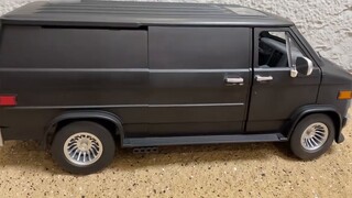 Kendaraan prajurit 1/12, kali ini saya akhirnya bisa duduk di dalamnya dengan nyaman. Sebuah mobil v