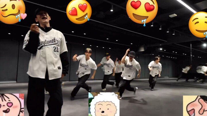 【EXO】الجد يمشي ويبدو وسيمًا جدًا من زاوية مختلفة