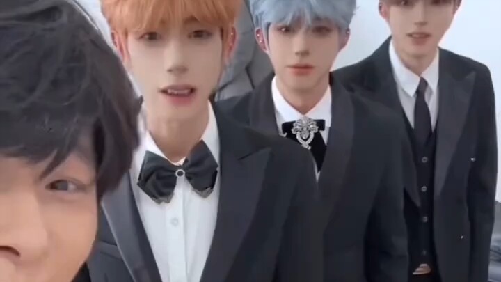 The wealthy lady thought he was a dashing young actor, but when they met, she realized he was actual