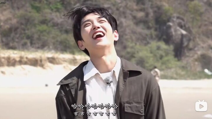 Cái đầu nhỏ của Hong Jisoo đang nghĩ gì nhỉ?