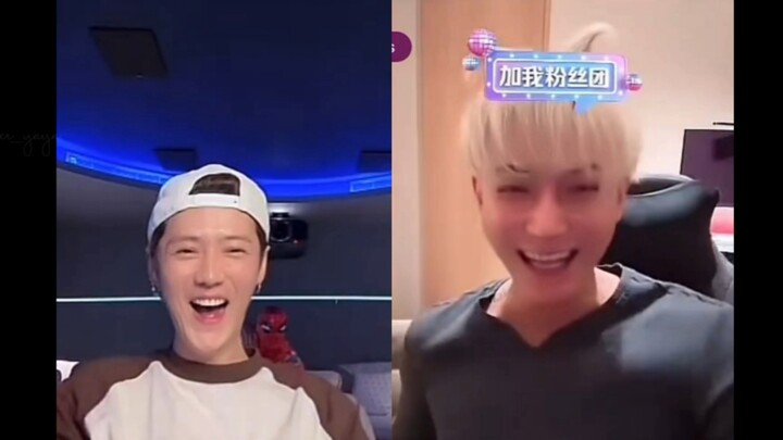 Apakah lucu karena Luhan dan Huang Zitao berada di mikrofon yang sama di sini?