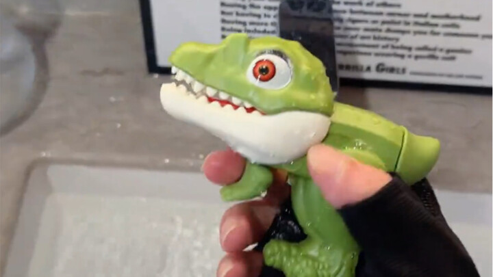 น่ารักสุดๆ! ไดโนเสาร์น่ารักแบบนี้กลับเป็นปืนฉีดน้ำซะงั้น สนุกเกินไปแล้วววว!