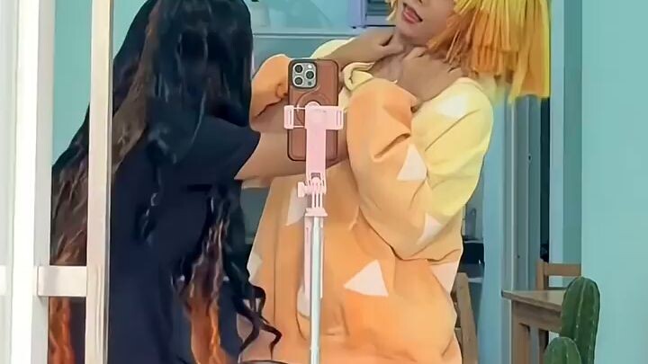 COSPLAY ANIME | sambil main toktok