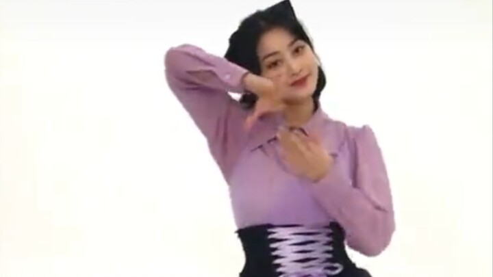 TikTok updates Jisoo's solo dance for "Doughnut"