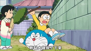 胖虎的麦克风不知被谁弄坏了，大雄和蓝胖子化身侦探搜查真相