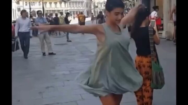 Catatan abstrak yang bikin gereget di ins (Instagram) #008: Tarianmu benar-benar keren!