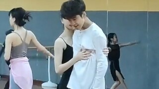 Chi tiết nút luyện tập khiêu vũ hàng ngày của #王成mo Li Mohan Hai báu vật thật dễ thương.