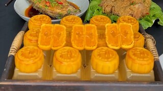 #Kue Bulan Isi Cair Bingbing ternyata masih ingin mempermainkan saya, lihat saja bagaimana saya memb