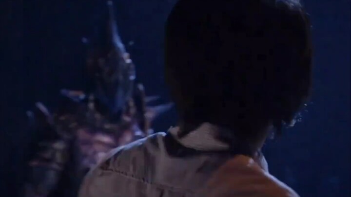 هل تعلم أن أبي كان في السابق درع التنين الناري؟