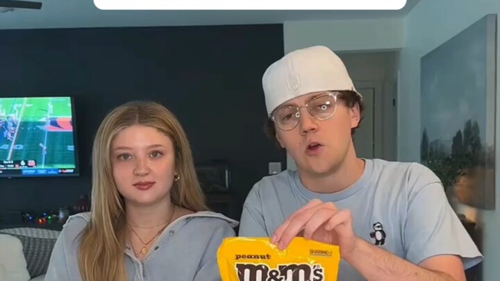 So sánh màu sắc của kẹo mm