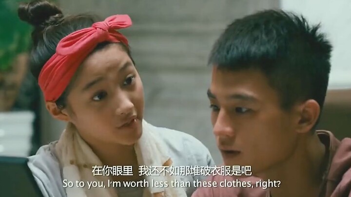 Guan Xiaotong and Ou Hao act out a girl-chasing-boy scene, while Lu Han quips: “I should be under th