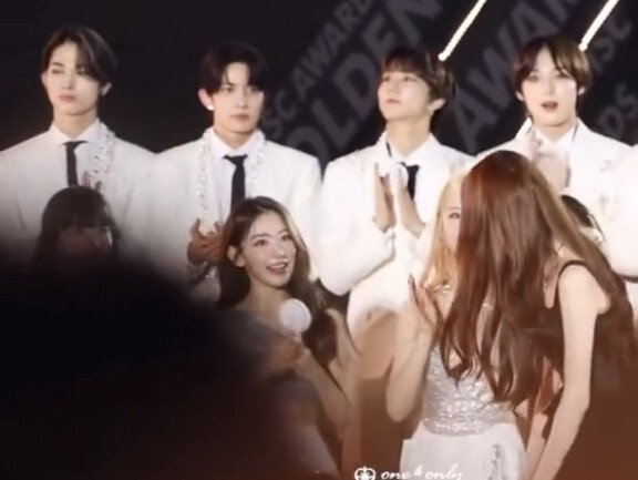 Người đời đều yêu thích Trương Nguyên Anh