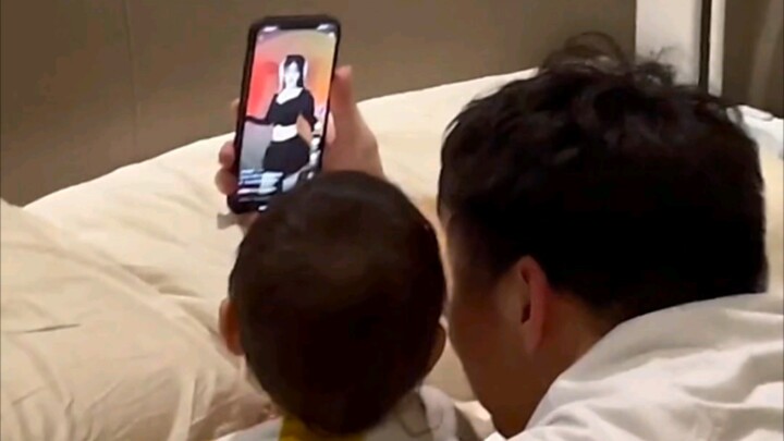 Con bé này, từ nhỏ đã thông minh lắm!