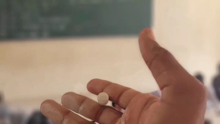जहां टीचर और स्टूडेंट का किरदार दोनों निभा रहे है